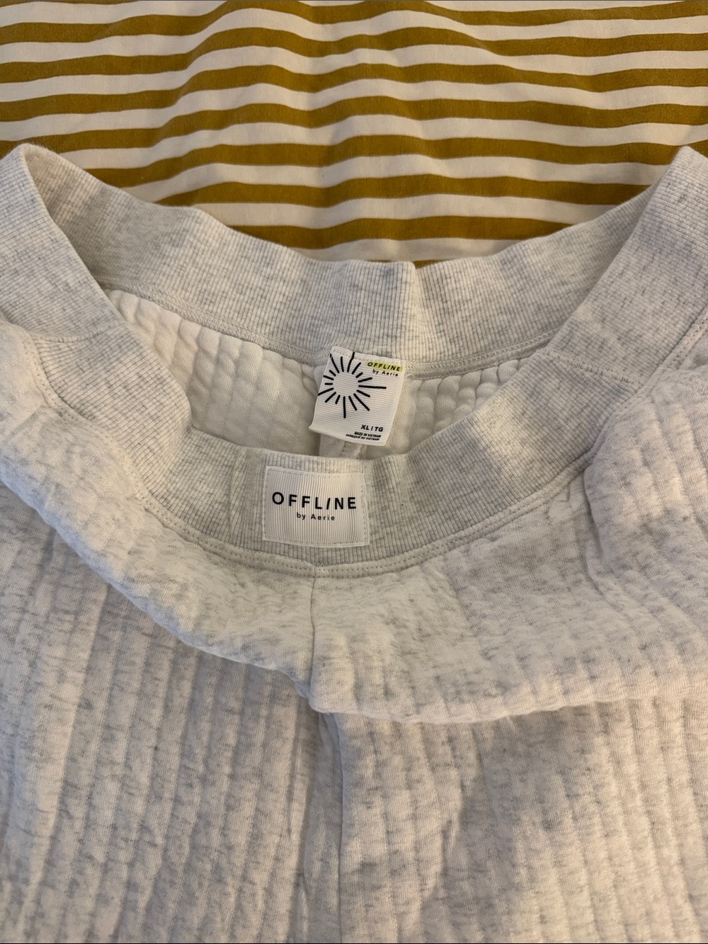 aerie Light Gray Quilted Track Pants - Picture 2 of 3